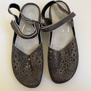 Naot silver gray leather ankle strap shoe size 38